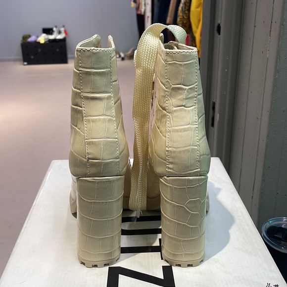 Schutz booties - Picture 4 of 5